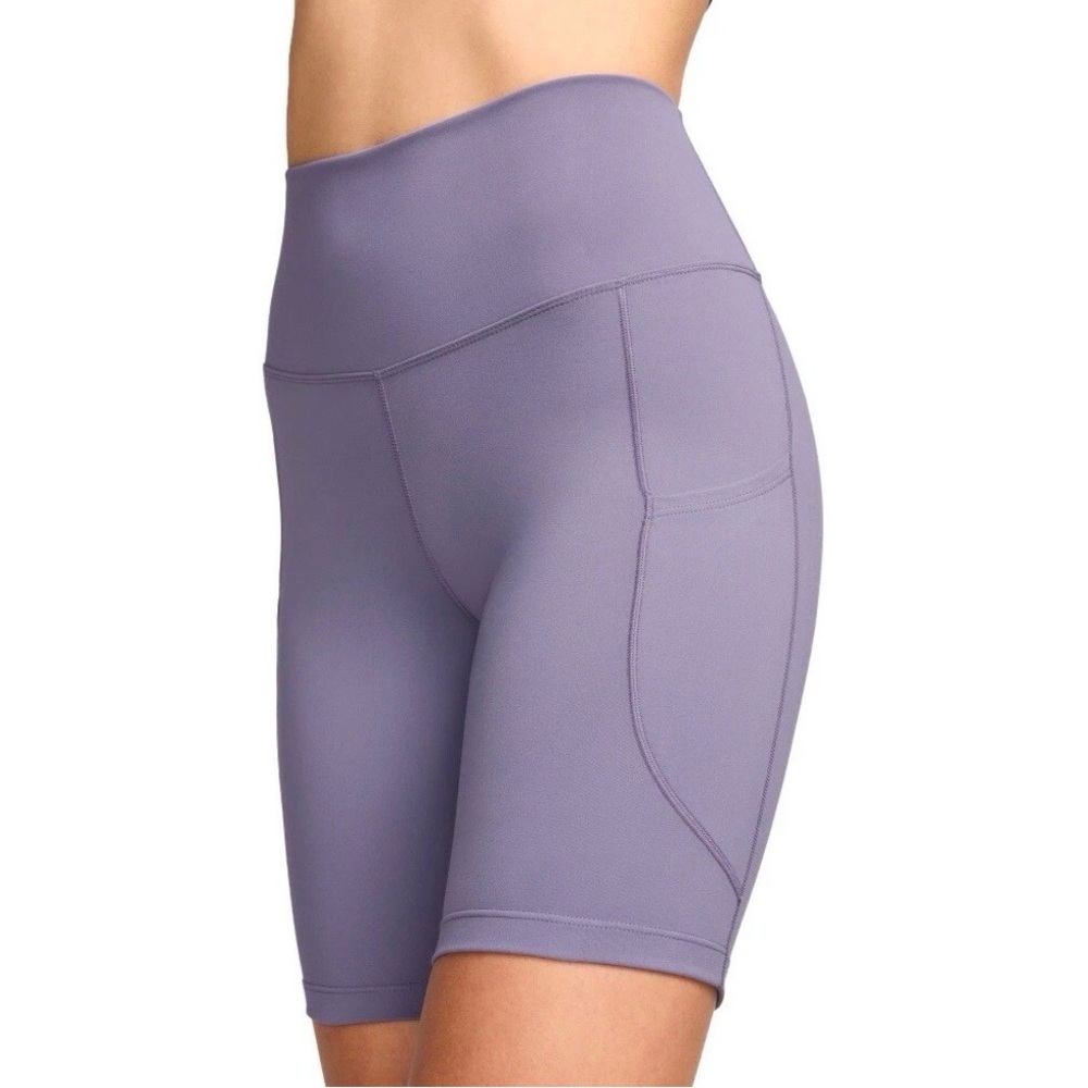 Nike Women's 8” high waisted Bike Shorts with pockets size XS